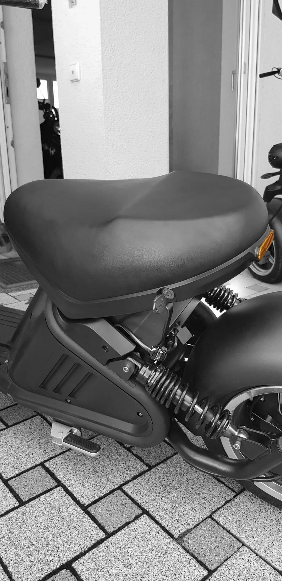 Elektro-Roller La Potenza, 45 km/h, 3000 Watt, 60V/20 Ah Lithium-Ionen Akku, schwarz - 1