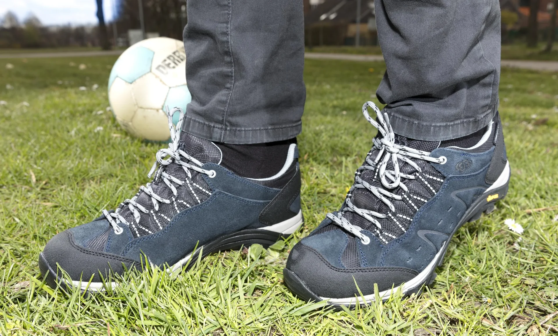 Outdoorschuh Farbe marine, Gr.41 - 0