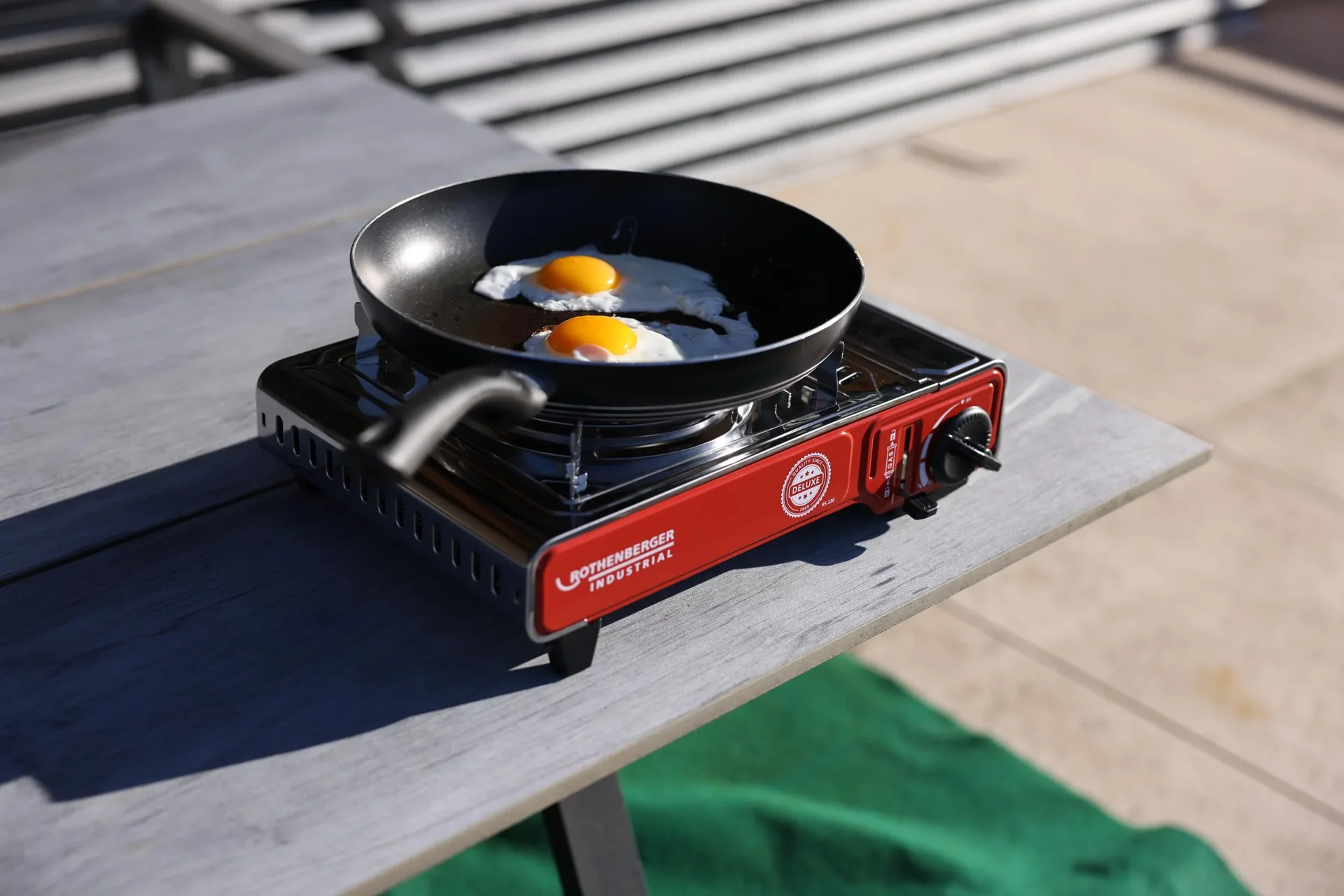 Kompakter Gas-Tischkocher Deluxe RS 220 mit integriertem Kartuschenfach - 1