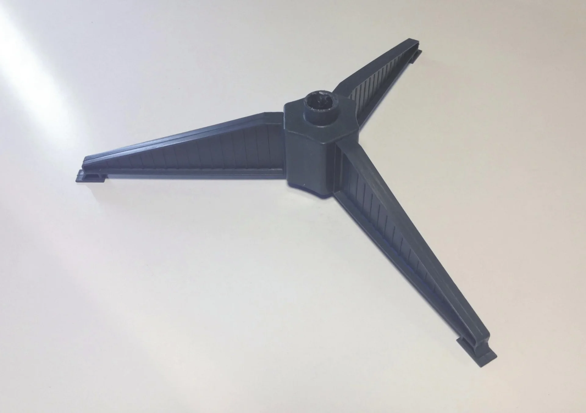 Weihnachtsbaum mit LED-Lichterkette und Standfuß, 85 cm hoch - 0