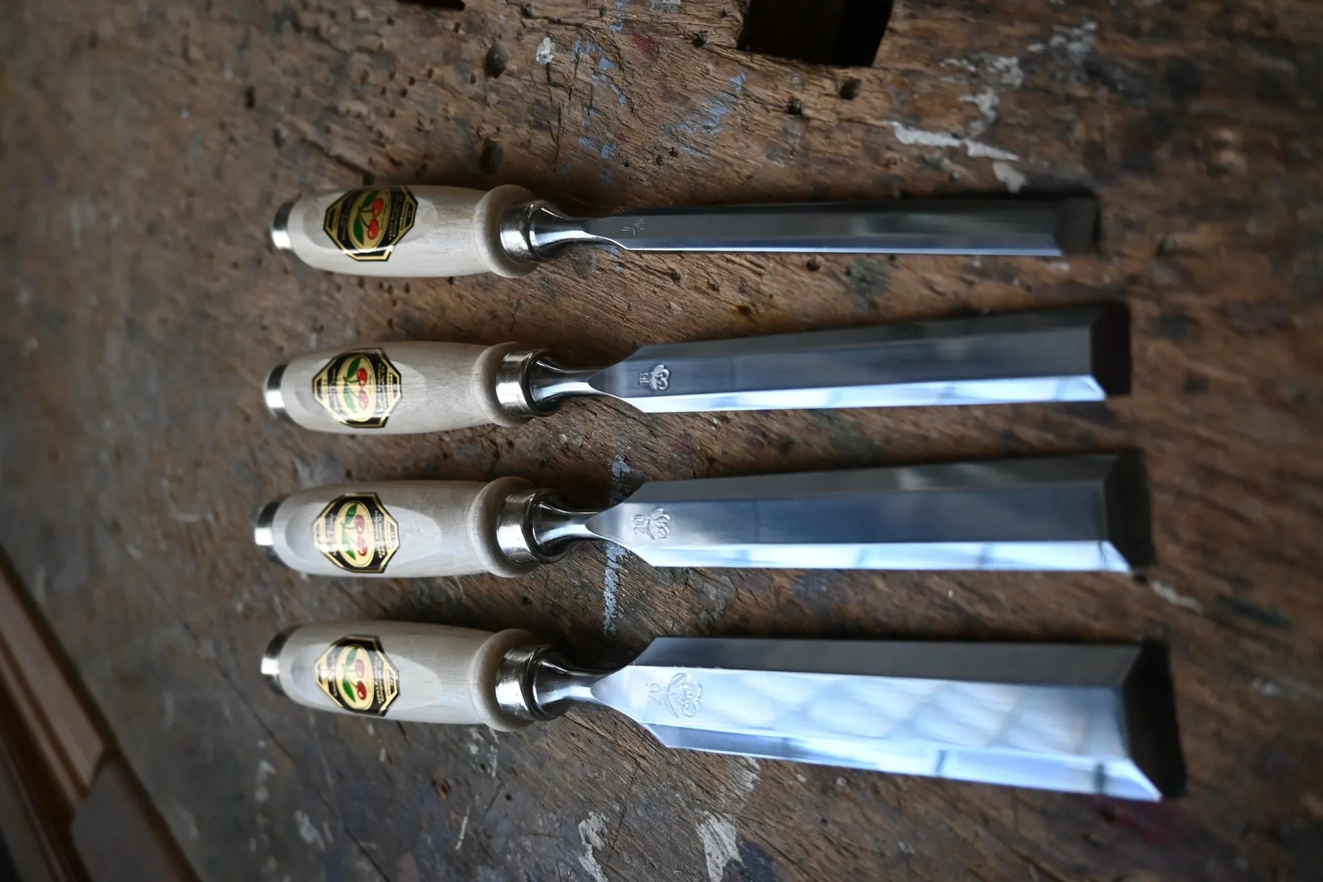 Stechbeitelsatz 4-teilig mit Weißbuchheft - 0