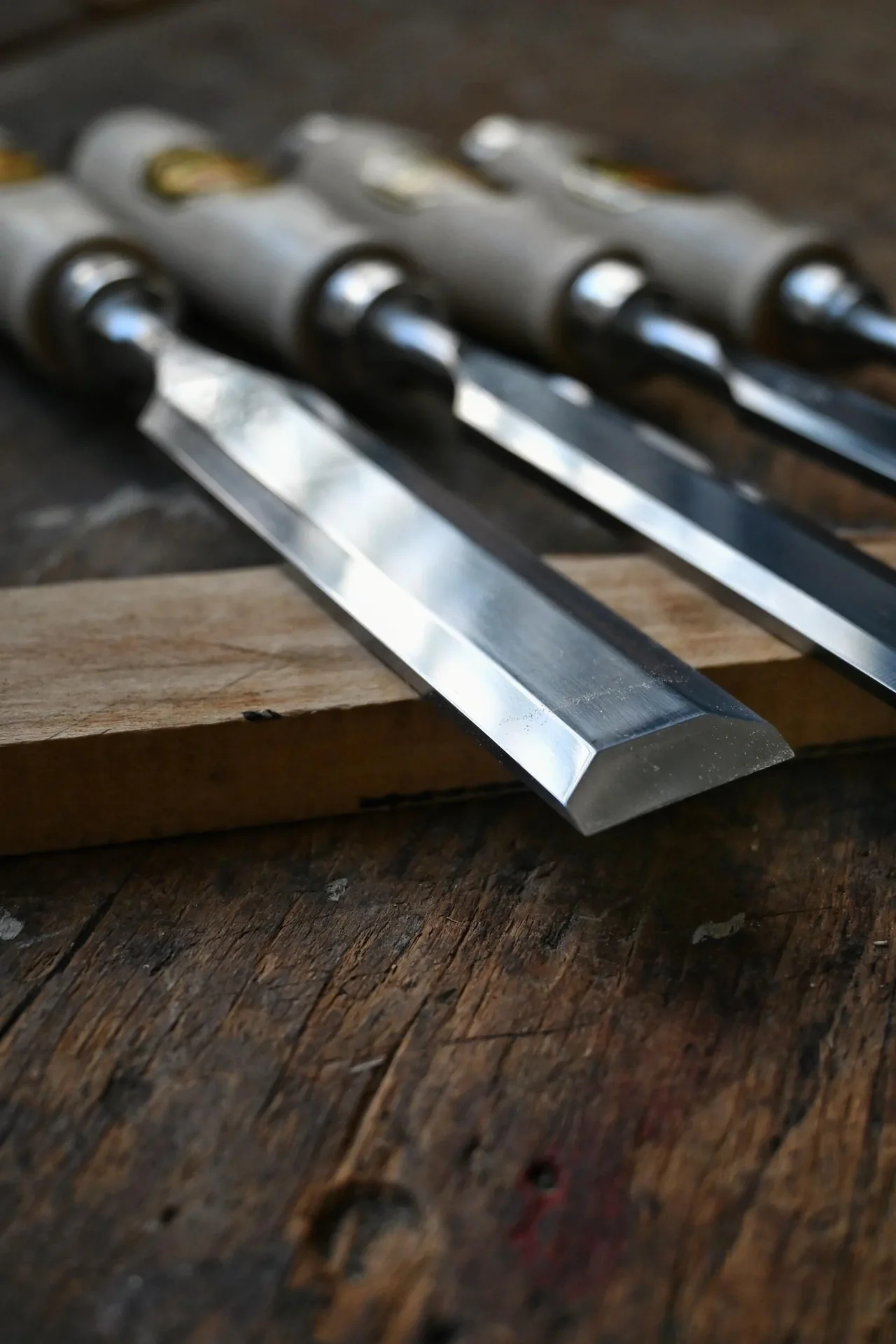 Stechbeitelsatz 4-teilig mit Weißbuchheft - 2