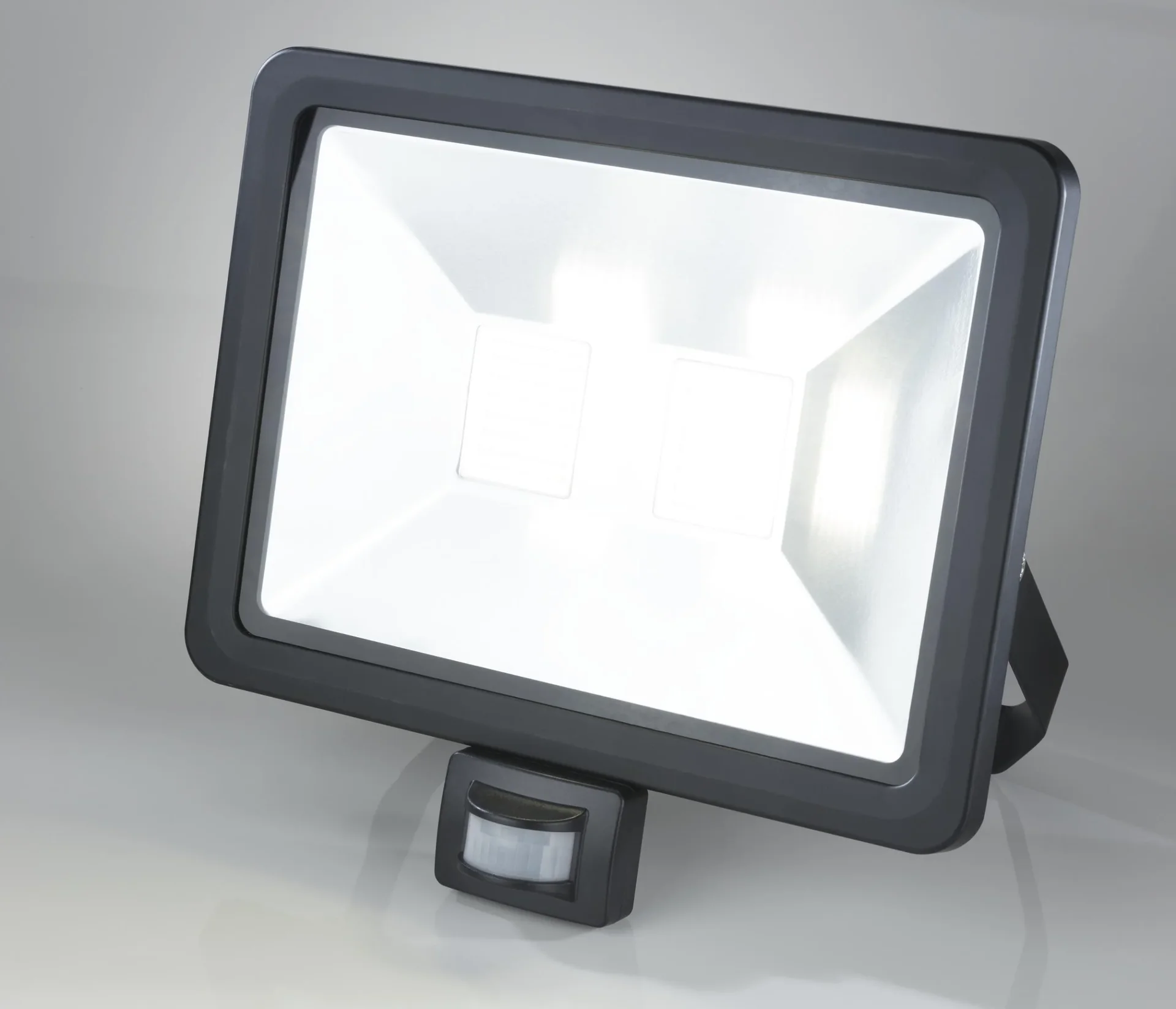 LED Fluter mit Bewegungsmelder, 100 Watt, 8000 Lumen, IP44 - 4