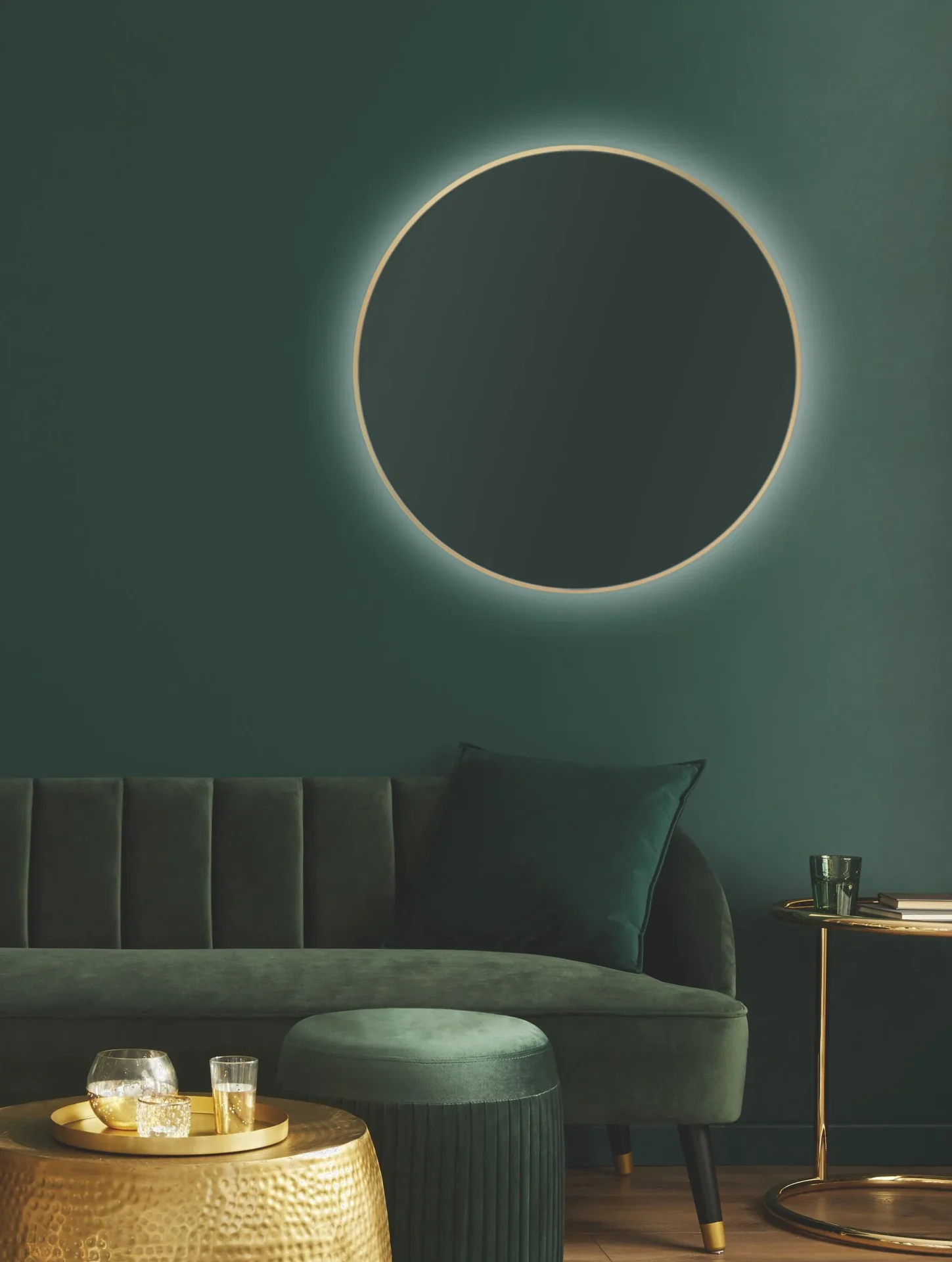 Dekorativer runder Wandspiegel mit indirekter LED Beleuchtung in gold matt Ø 80 cm - 2