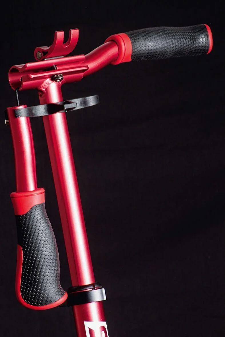 Aluminium Scooter mit Klappmechanismus und Ständer, 230/215 mm, ABEC 7, höhenverstellbar, rot - 4