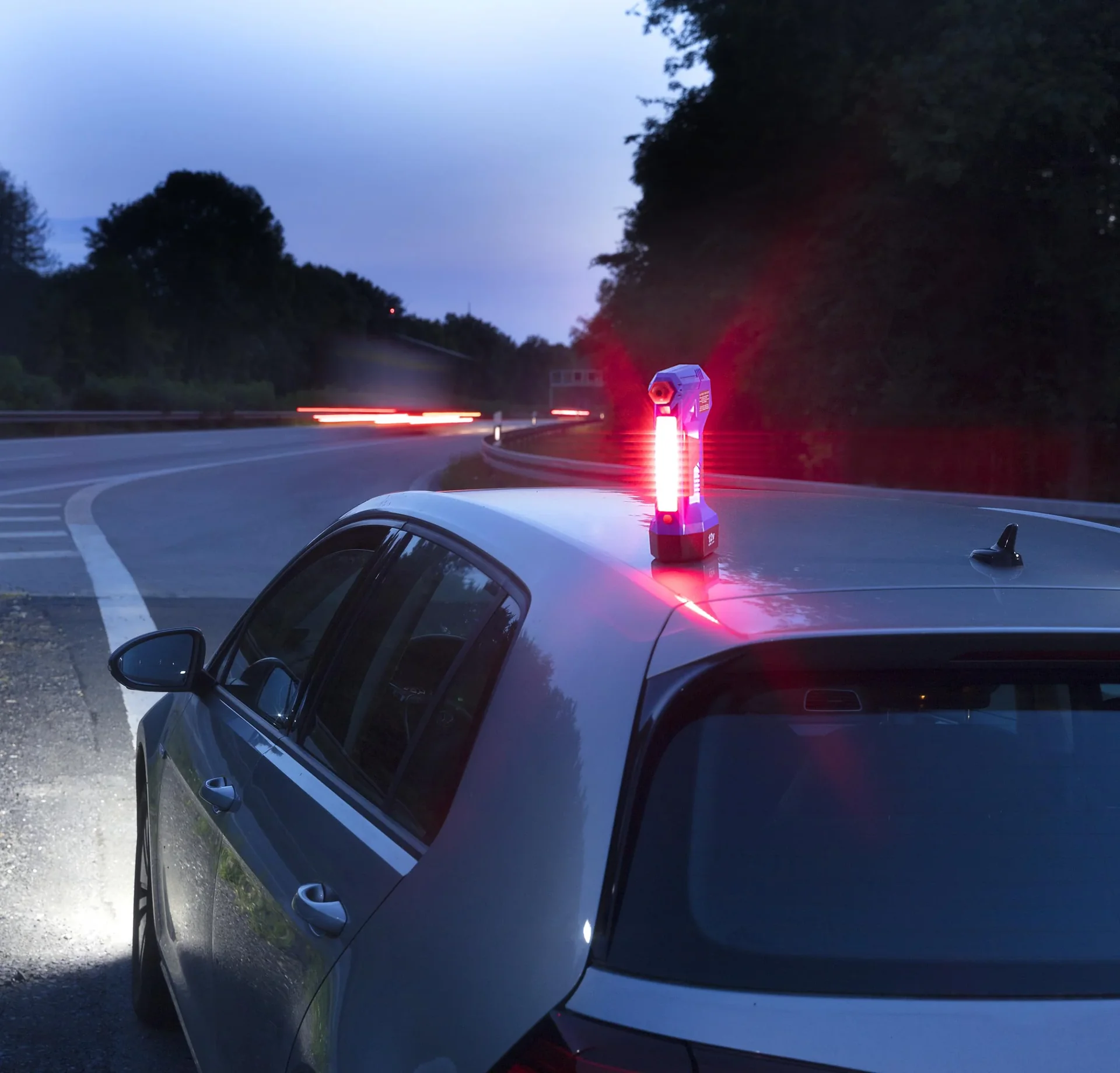 12 Volt Akku Druckluftpumpe - mit Arbeits- und Warnleuchte - "Hybrid" - 6