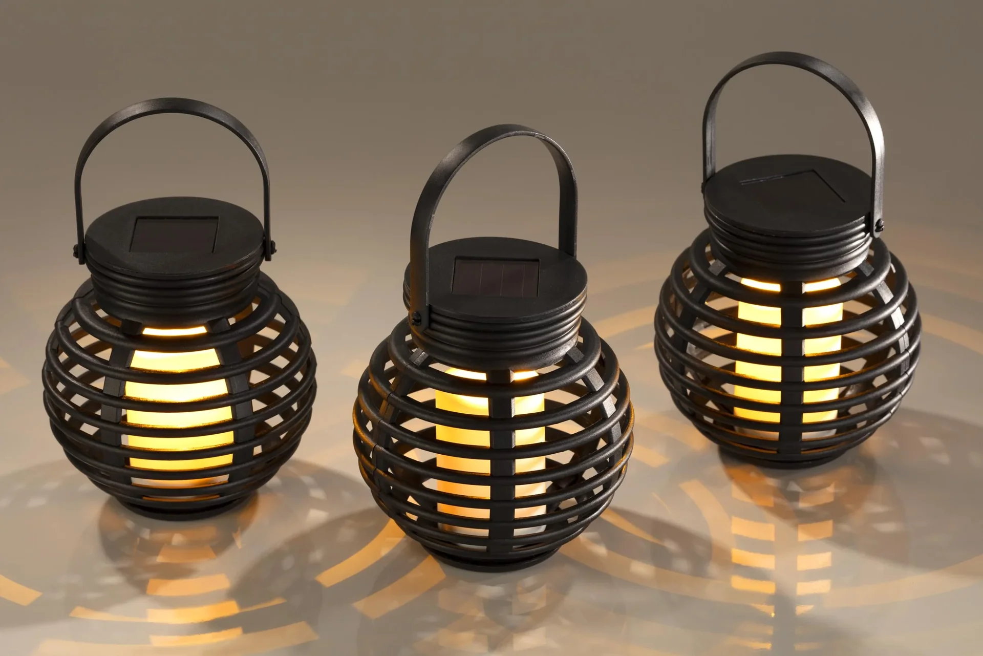 Solar Rattan Lampions mit Flackerlicht, 3er-Set - 2
