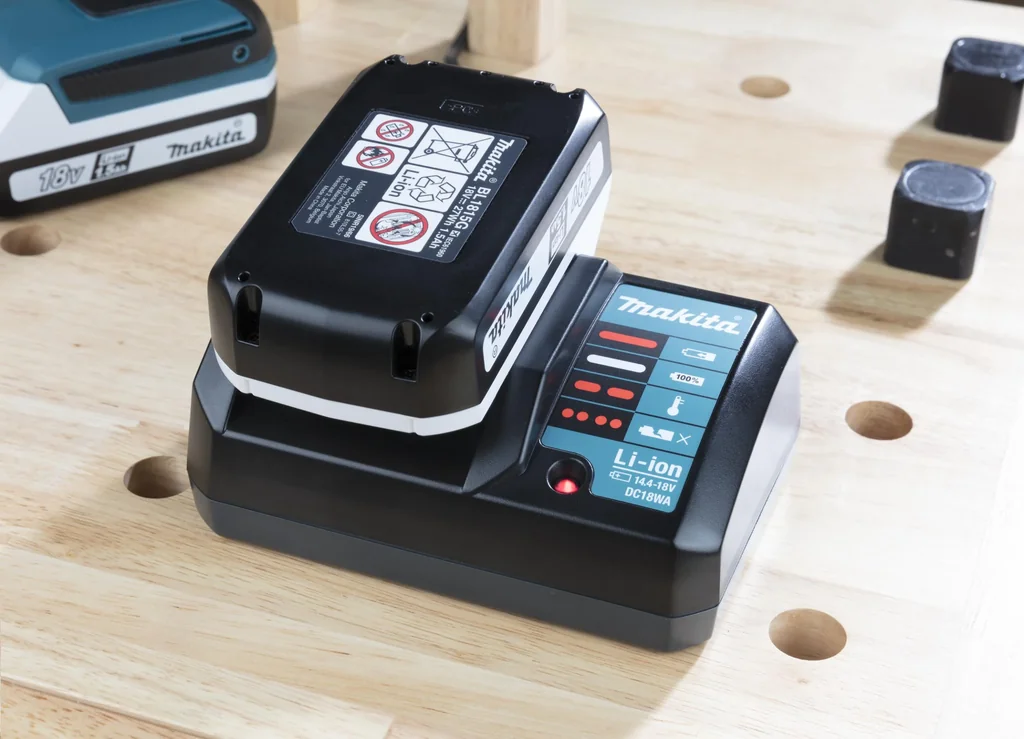 Akku-Bohrschrauber DF457DWLX181 18 Volt inklusive Akku-Lampe - 2