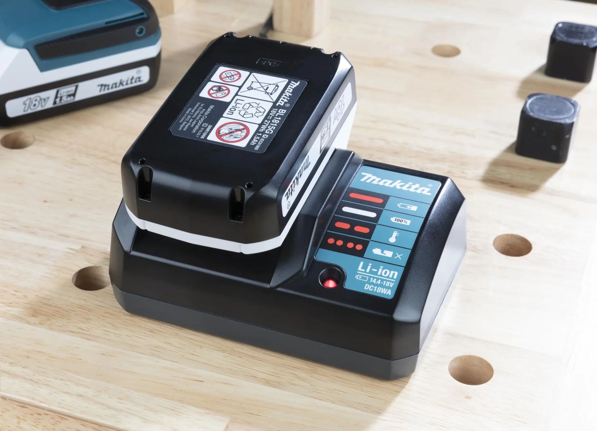 Akku-Bohrschrauber DF457DWLX181 18 Volt inklusive Akku-Lampe - 2