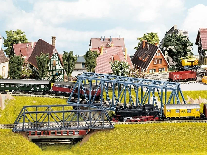 Fertiggelände Traunstein - 125 x 69 cm, ca. 18 cm hoch, Spur N,Z, koloriert und begrast, auf Holzrahmen - 3