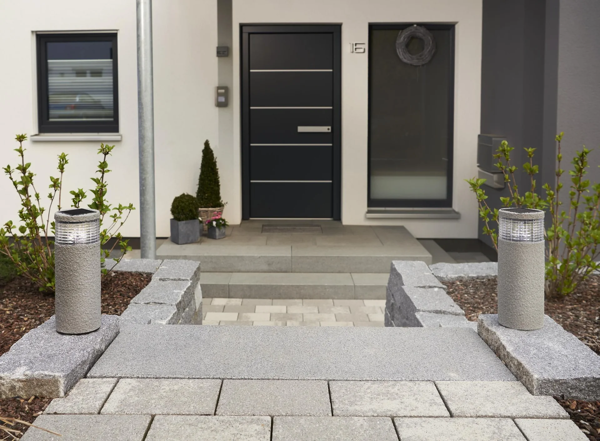 Solar Gartenleuchte im modernen Stein-Look - 2 Stück - 0