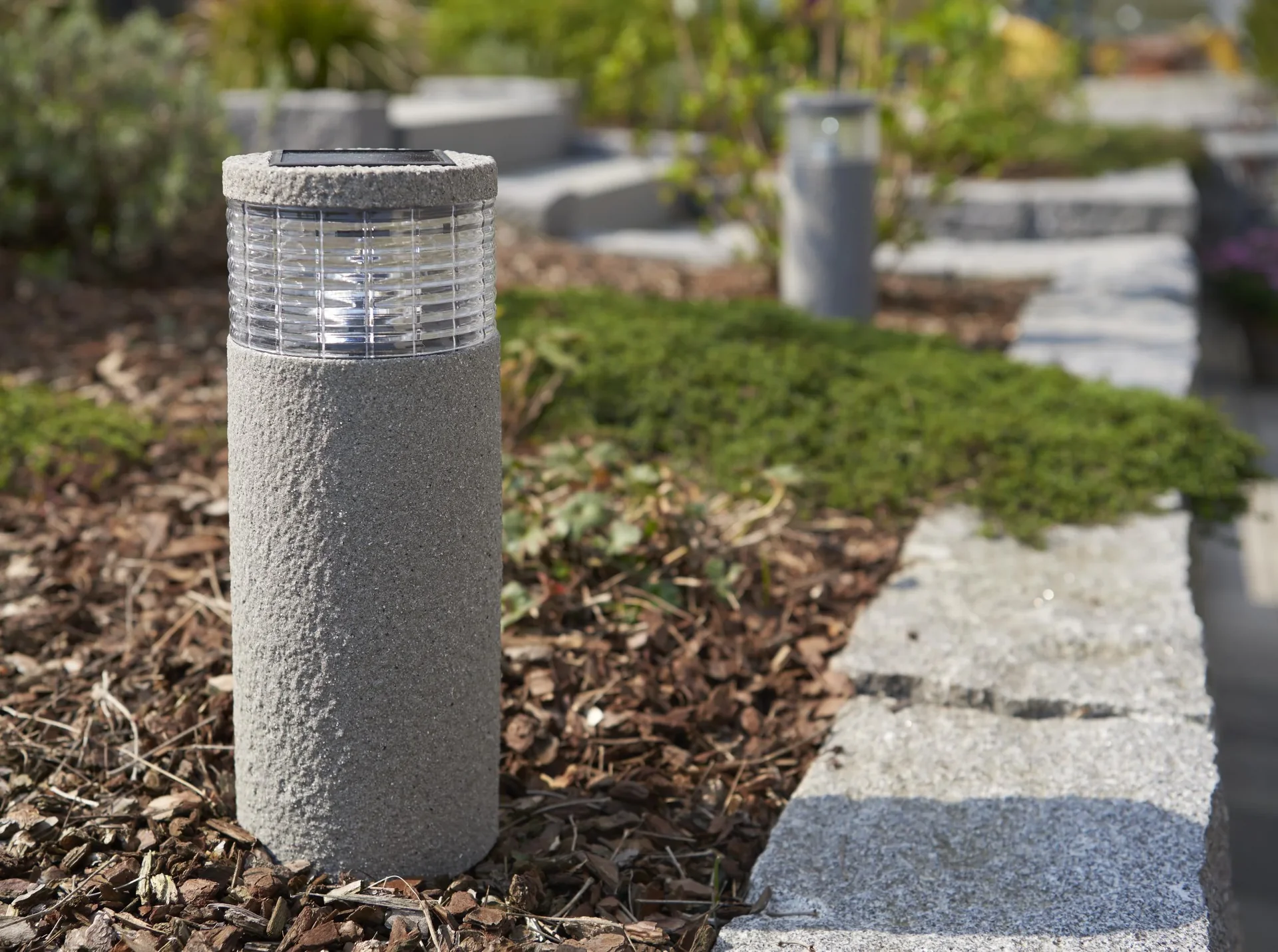 Solar Gartenleuchte im modernen Stein-Look - 2 Stück - 1