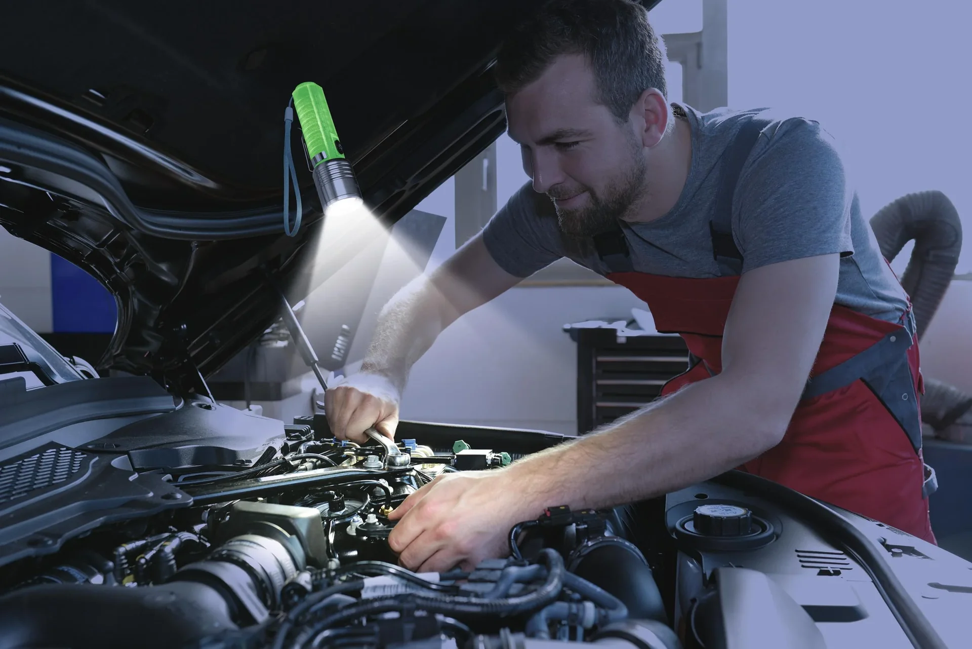 Power Taschenlampe mit fluoreszierendem Griff, aufladbar - 0