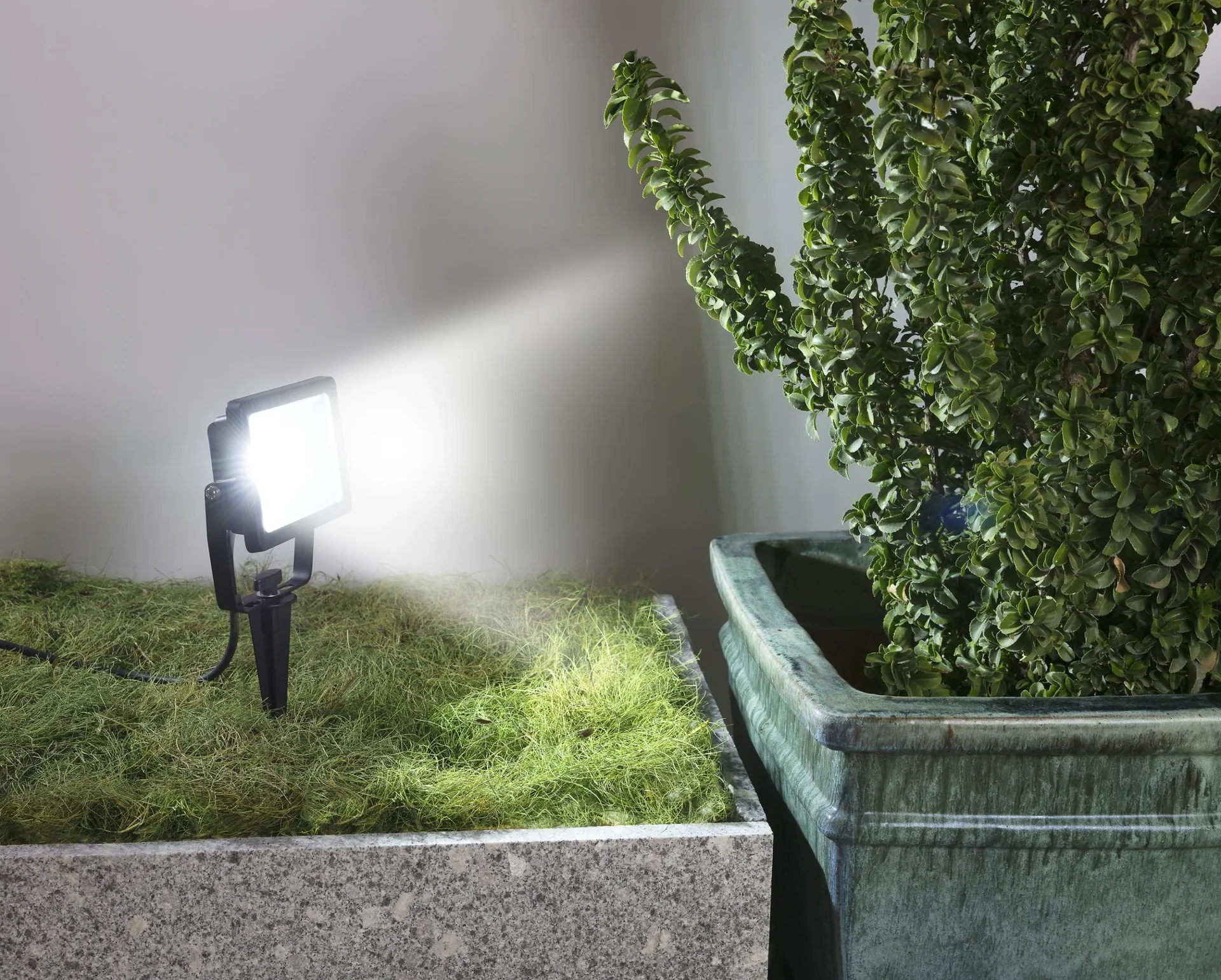 LED Flutlicht mit Erdspieß, 20 Watt - 6