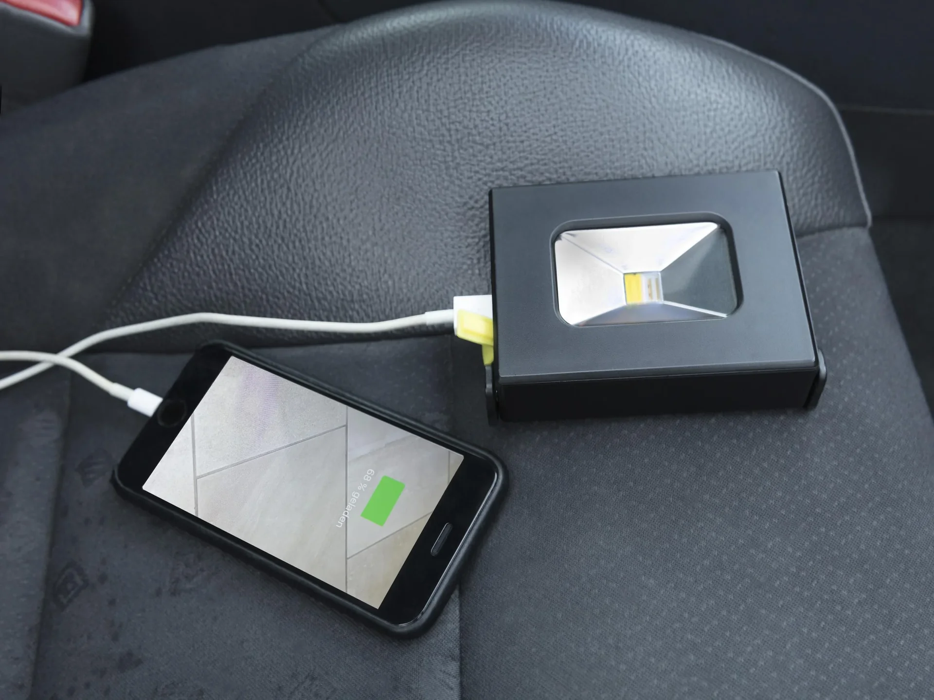 LED Akku Fluter mit Powerbank - 4