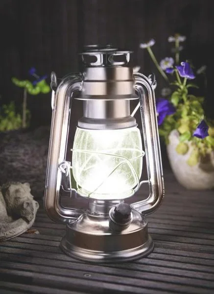 Sturmlaterne aus bronzefarbenem Metall, mit 14 dimmbaren, warmweißen LEDs - 0