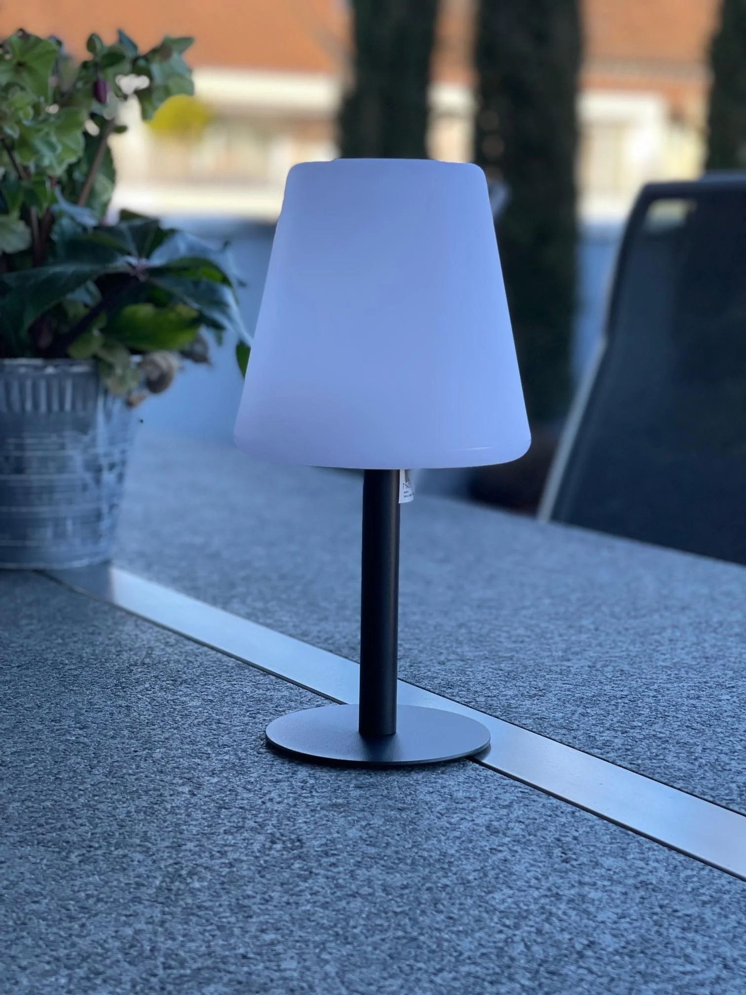 stilvolle LED Solar Aussenlampe - 1