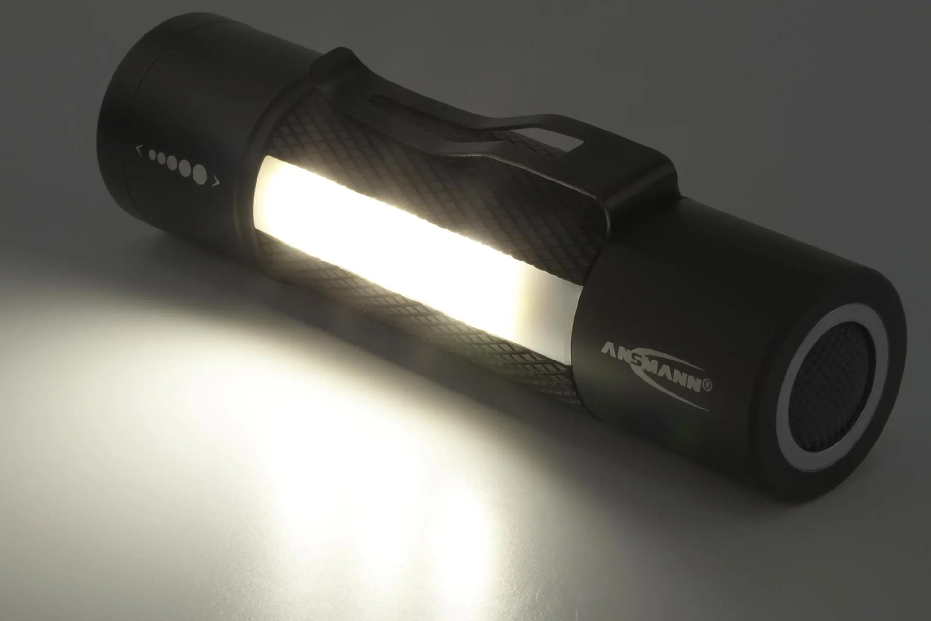 Multifunktionstaschenlampe 3in1 - fokussierbare Taschenlampe, Arbeitsleuchte und Signalleuchte - 2