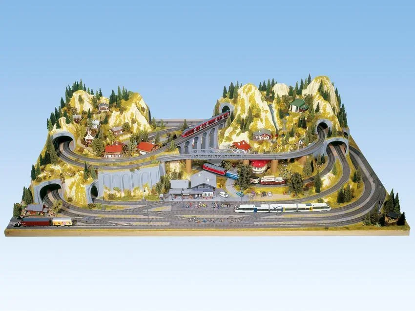 Fertiggelände Silvretta-220 x 140cm, 52cm hoch, koloriert und begrast, auf Holzrahmen - 1