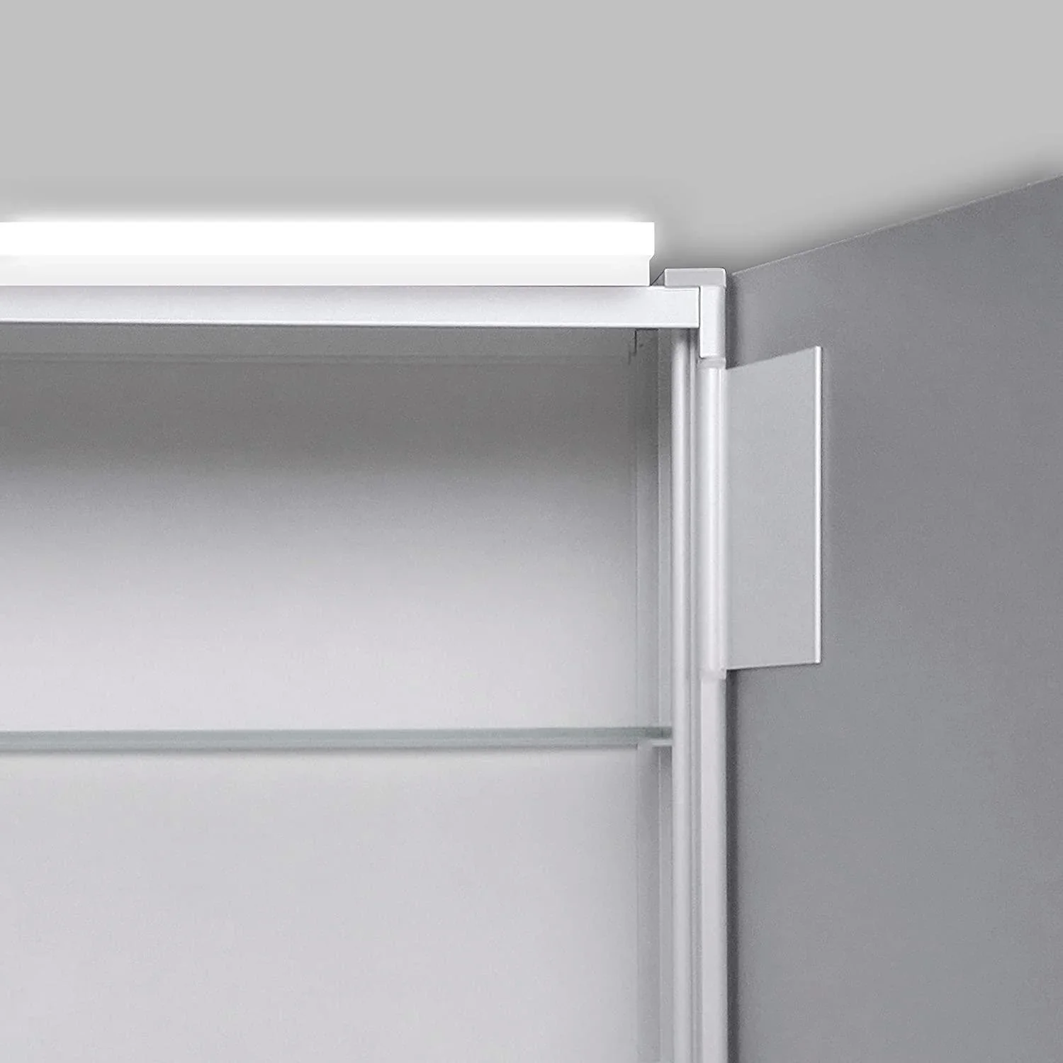 Spiegelschrank Bad mit Beleuchtung, "Mirage" - 50 x 70 cm - Lichtfarbe neutralweiß - Aluminiumkorpus - 2