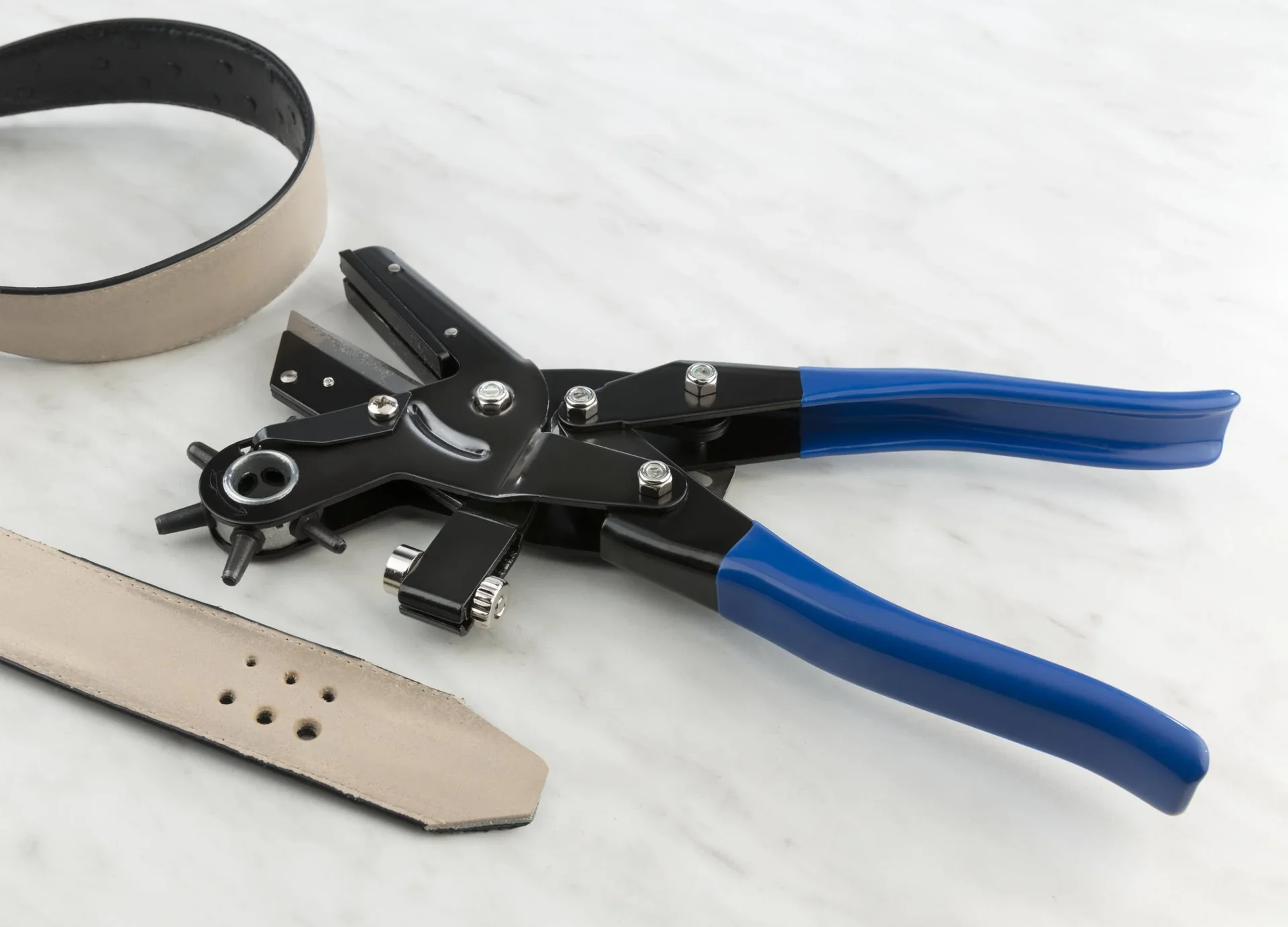 Lochzange und Multifunktionsschere 2 in 1 - 1