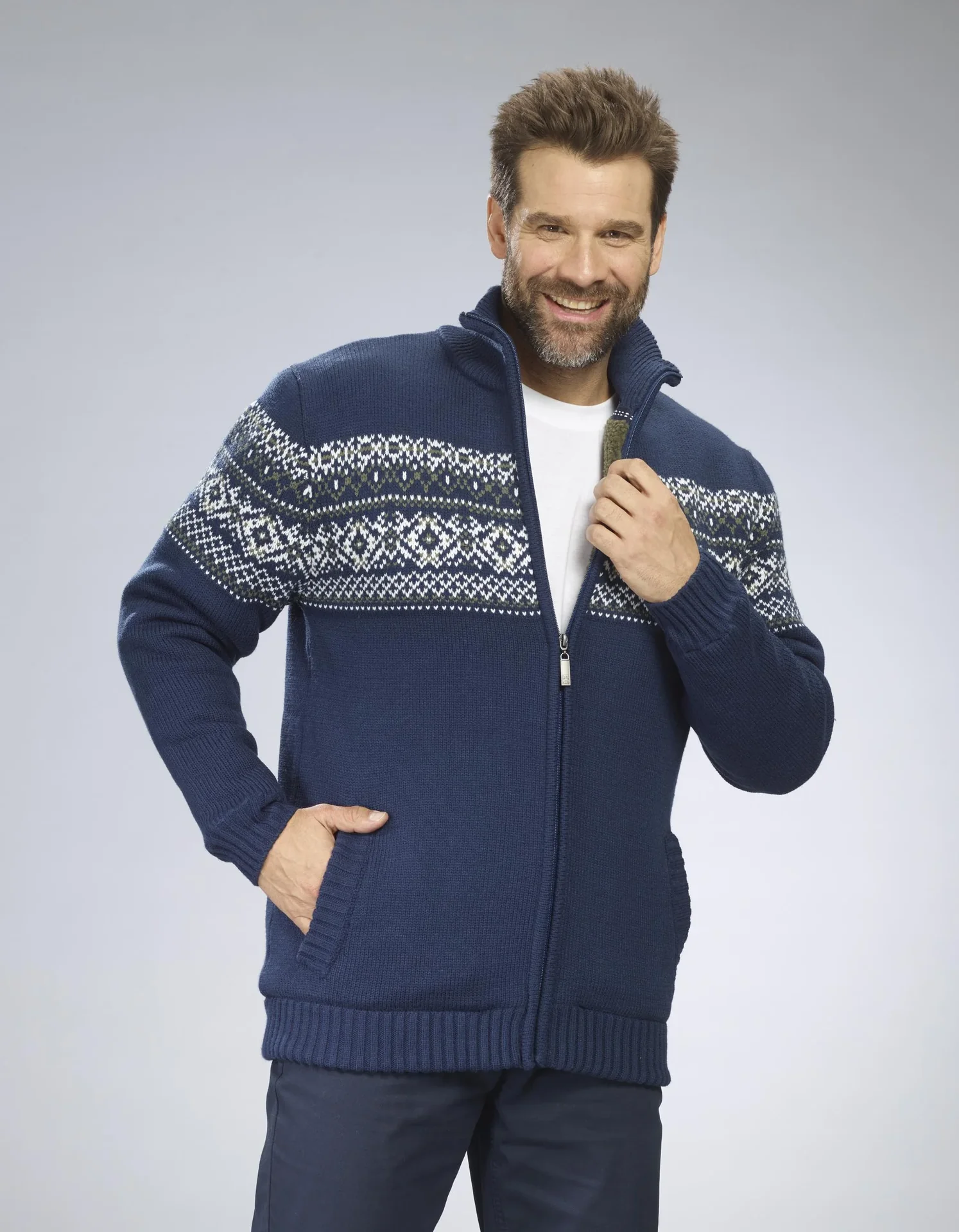 Strickjacke mit Berberfleece, Farbe marine, Gr.M - 6