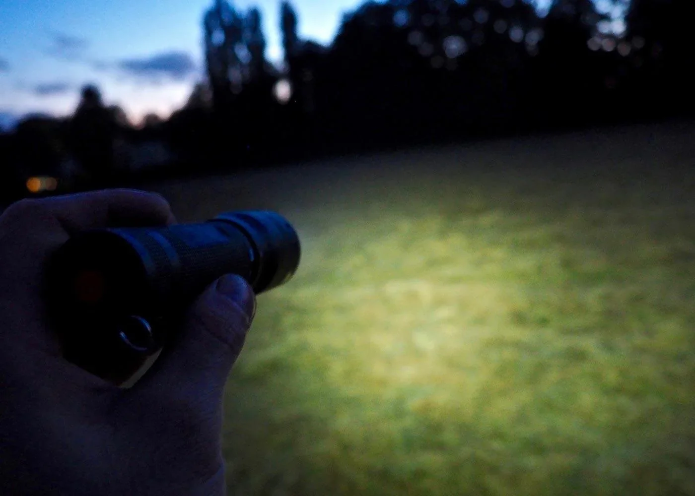 LED Taschenlampe P7QC mit 4 Lichtfarben - 0