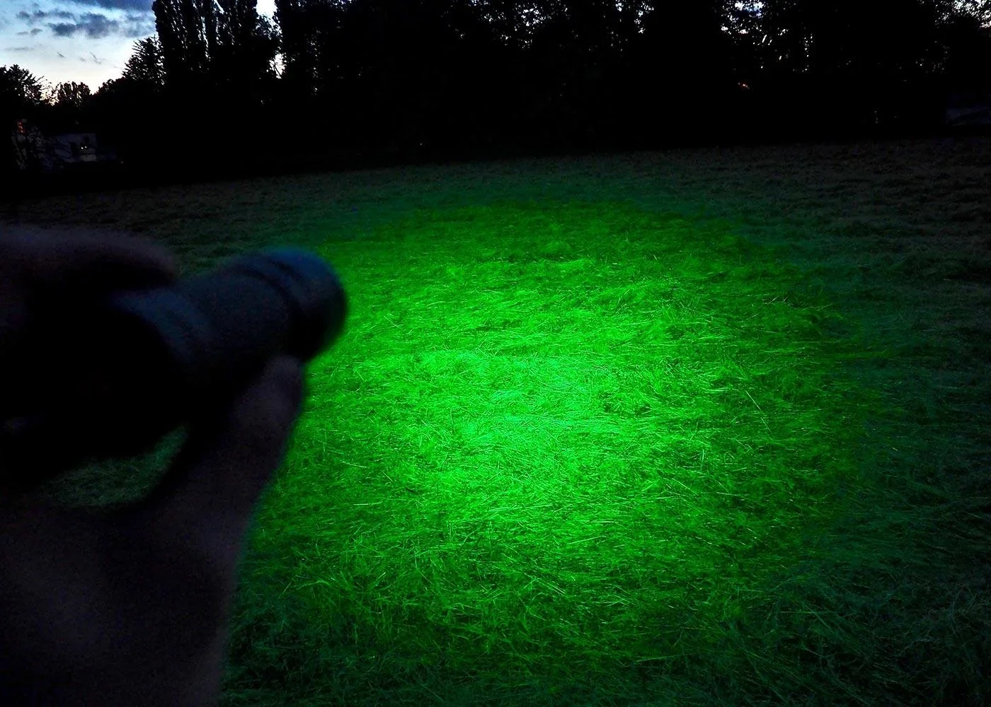 LED Taschenlampe P7QC mit 4 Lichtfarben - 3