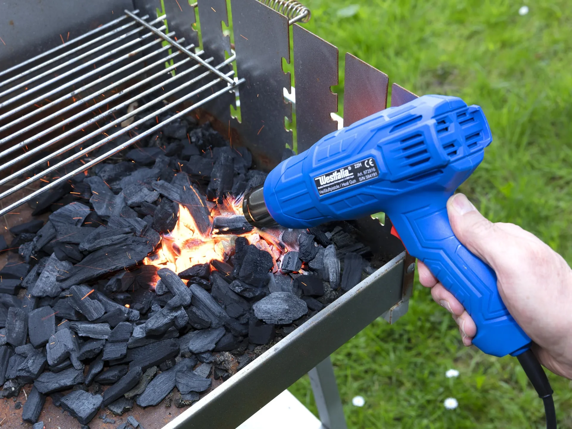 Heißluftpistole 2000 Watt inklusive Schrumpfschlauch-Set, 15-teilig - 1