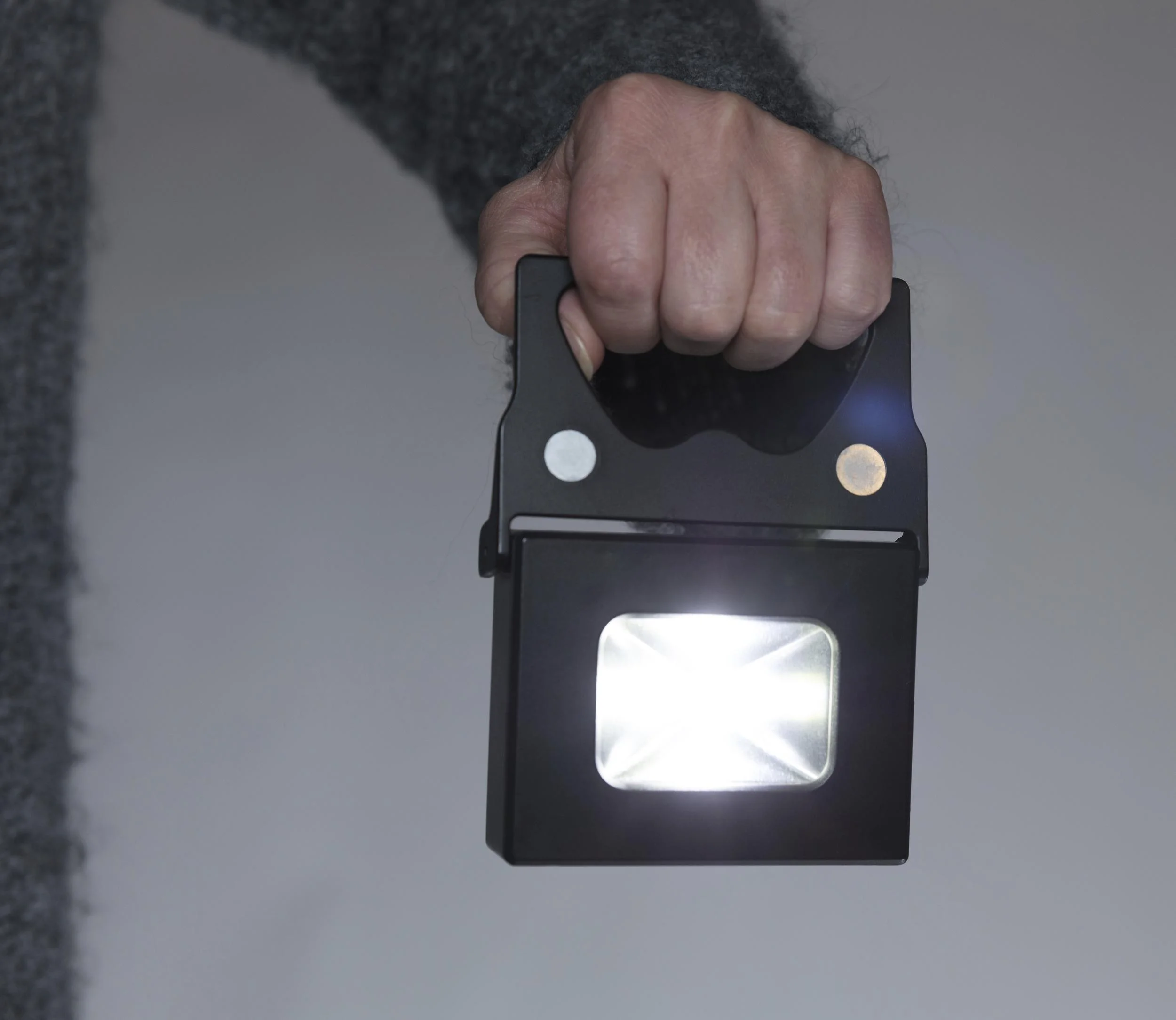 Mini Akku LED Fluter mit Powerbank - 2