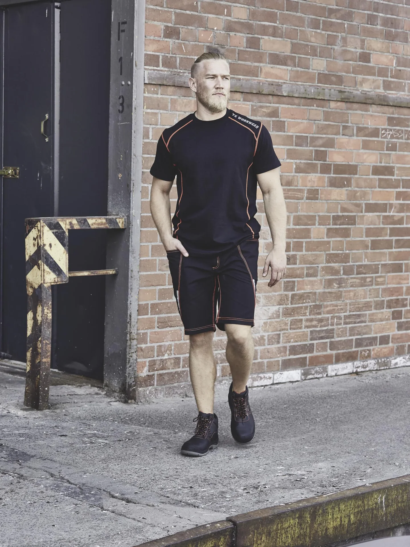 Arbeits Shorts, Farbe schwarz/rot, Gr.48 - 1