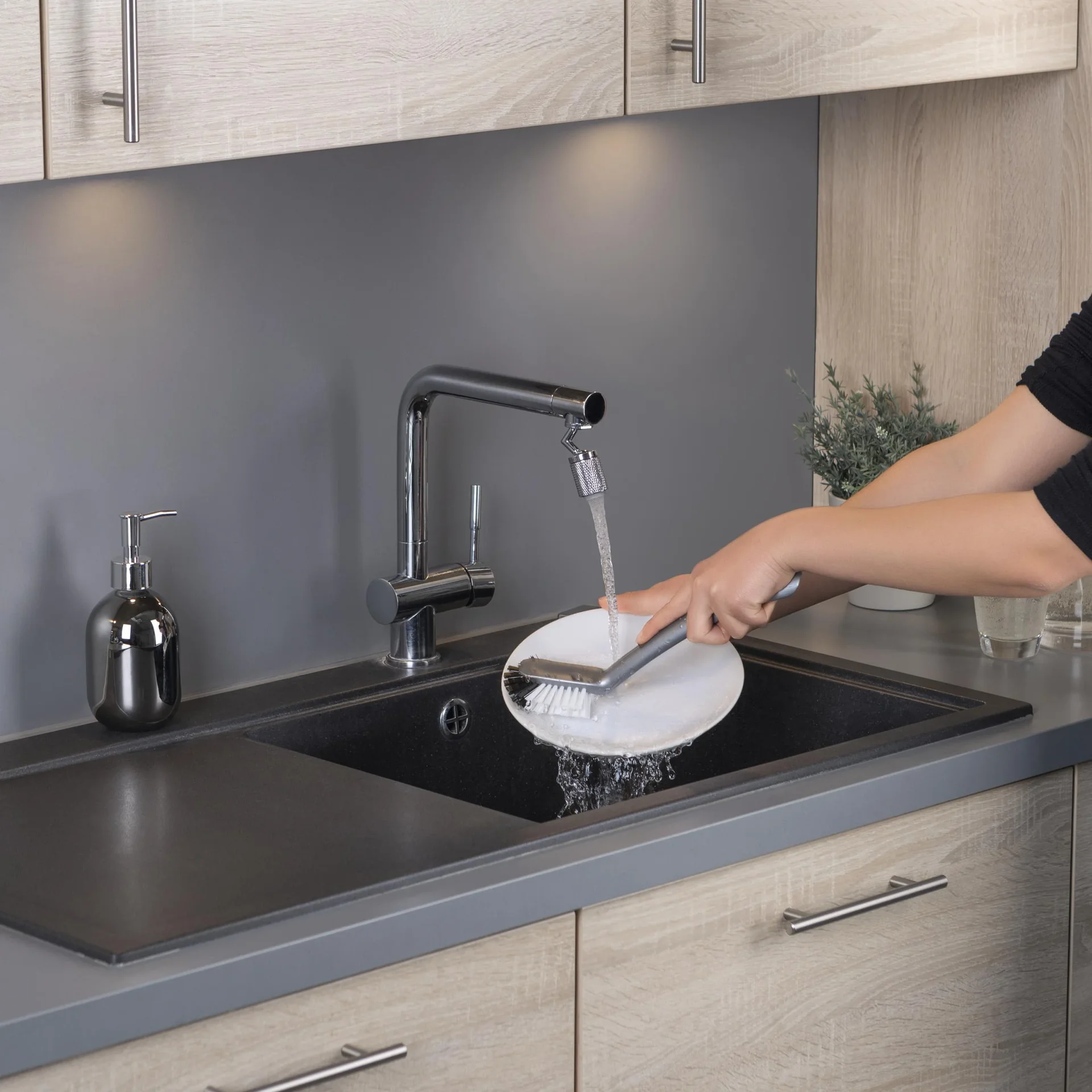 Strahlregler für Wasserarmaturen, Edelstahl mit Gelenk - 5