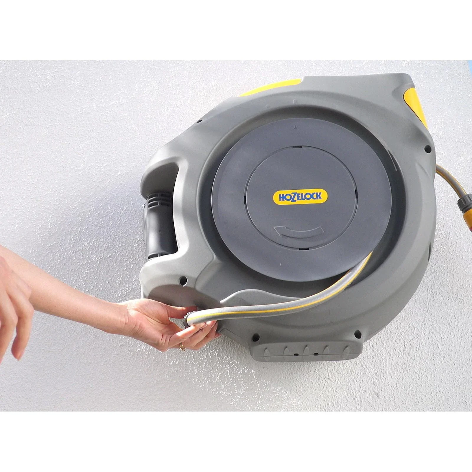 Automatische Schlauchtrommel einschließlich 20 Meter Schlauch und kostenlosem Multifunktionsbesen - 0