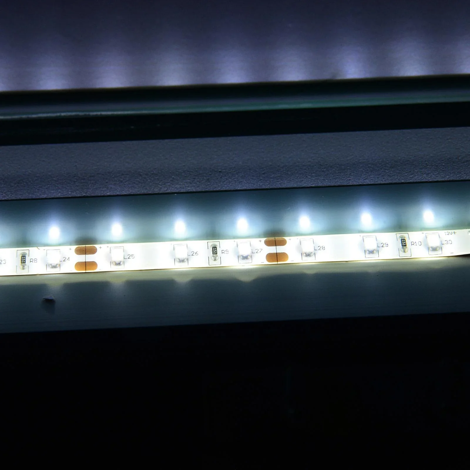 LED Badspiegel Badezimmerspiegel Wandspiegel Touchschalter Vergrößung Alurahmen Silber 80 x 3 x 60 cm - 1