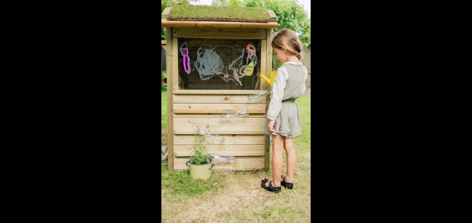 Discovery Nature Play Hideway, Outdoor-Spielhaus für Kinder aus Holz, Pflanzkübel, Malscheibe, Windspiel, natur - 1