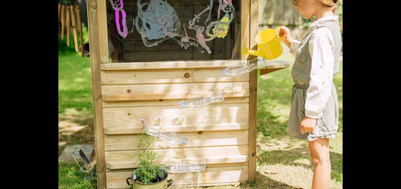 Discovery Nature Play Hideway, Outdoor-Spielhaus für Kinder aus Holz, Pflanzkübel, Malscheibe, Windspiel, natur - 2