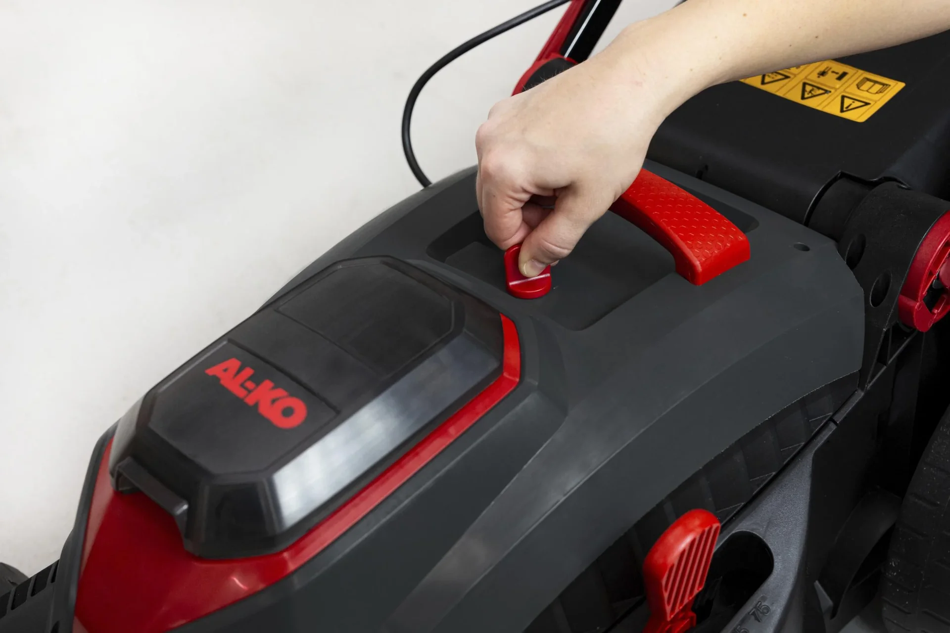 18 V BOSCH HOME AND GARDEN COMPATIBLE Akku-Rasenmäher 38.1 Li - 4