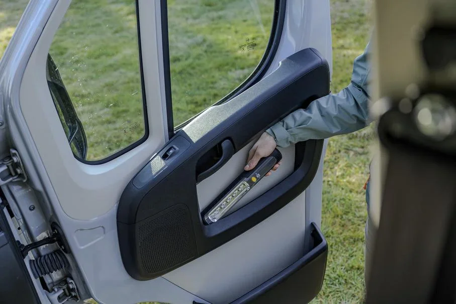 Dynamo LED Akku Handleuchte HL300AD - 4