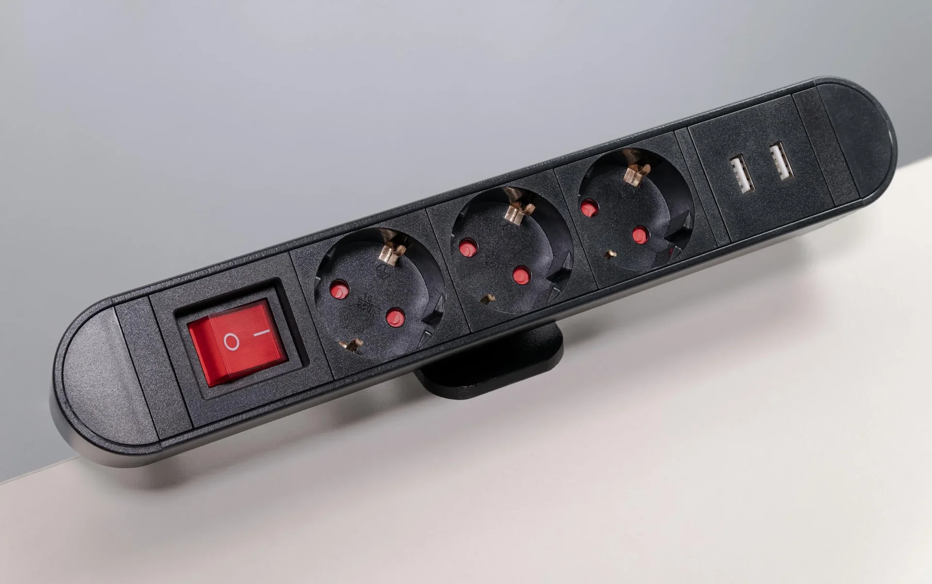 Schreibtisch Energiezentrale mit 2 USB Ladeports - 0