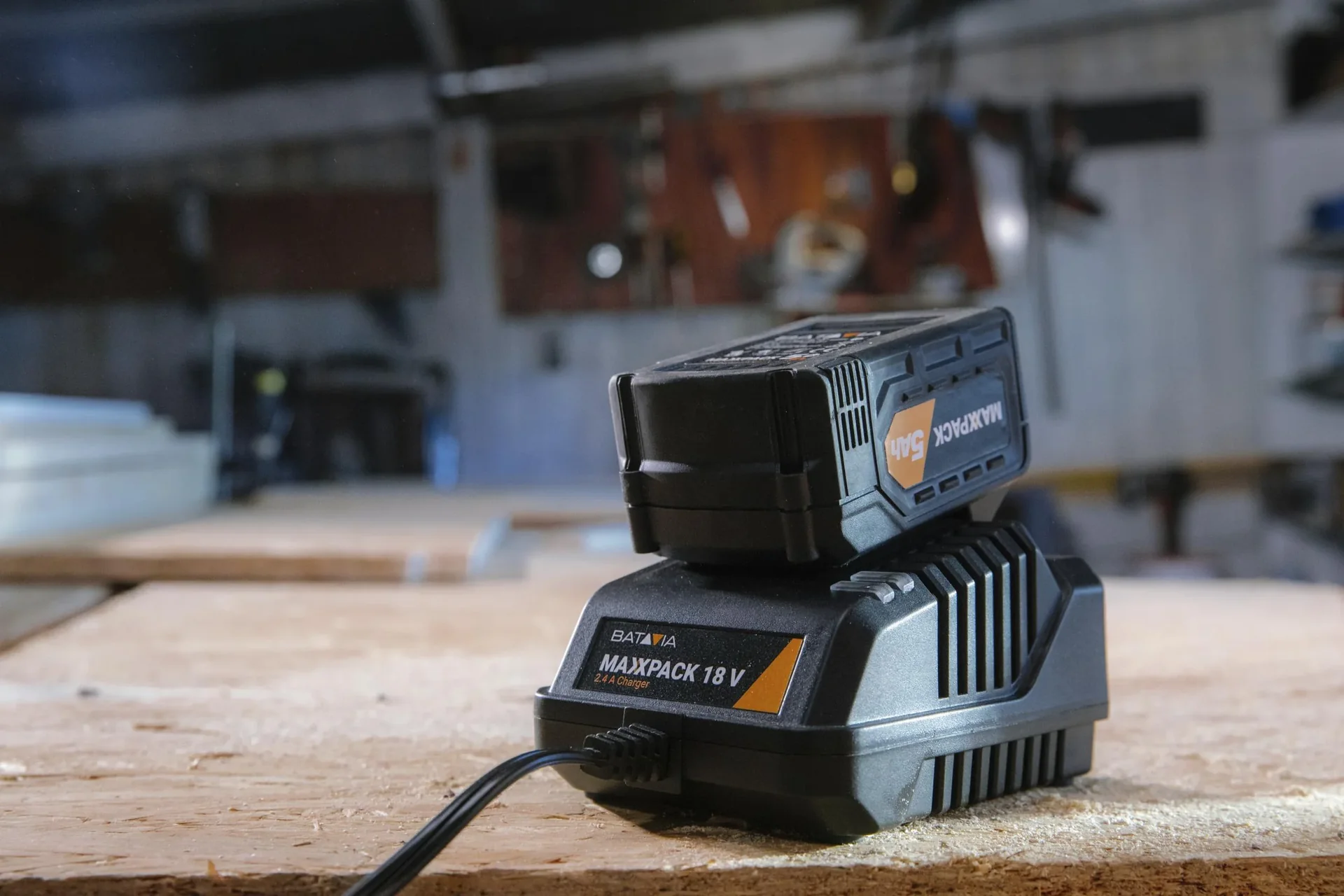 Maxxpack 18V Ladegerät 2,4Ah - 1