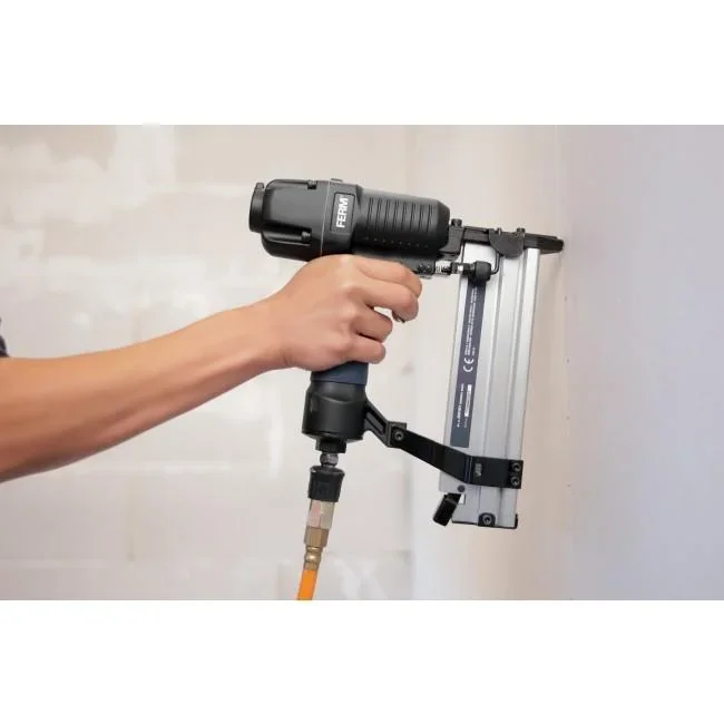 ATM1051 Druckluft-Tacker - 4-7 Bar - Soft Grip - DIN und Orion Anschluß - Inkl. 100 Klammern (40mm), 300 Nägel (20, 30, - 1