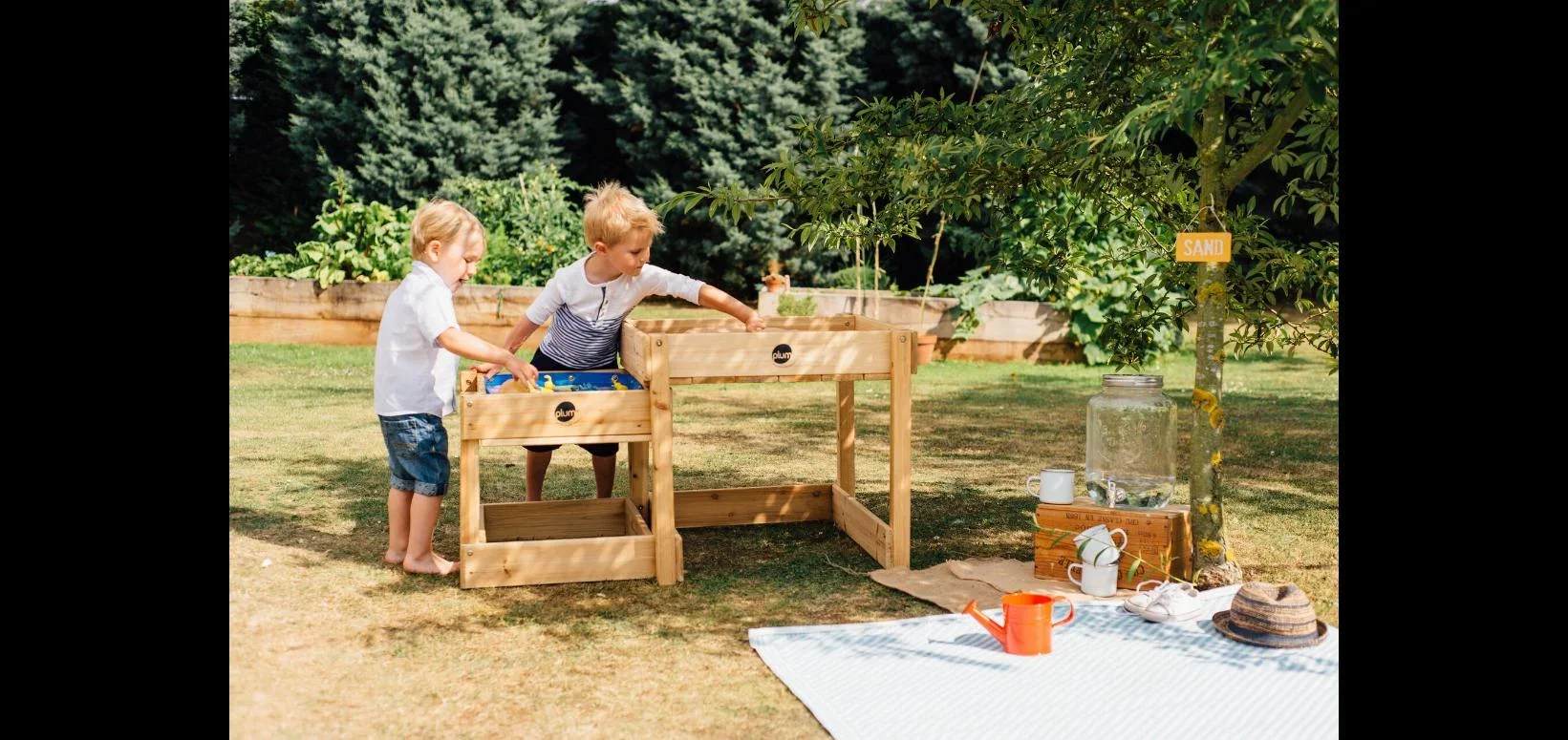 Sand- und Wassertisch Sandy Bay, Outdoor-Spieltisch für Kinder aus Holz, 2er Set, natur - 1