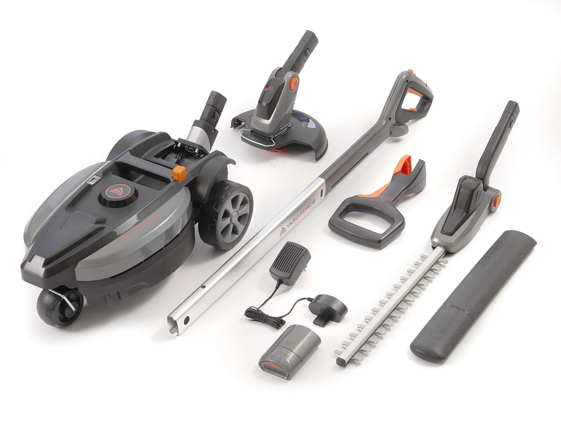 Akku-Rasenmäher, Akku-Grastrimmer und Akku-Heckenschere im Set - 4