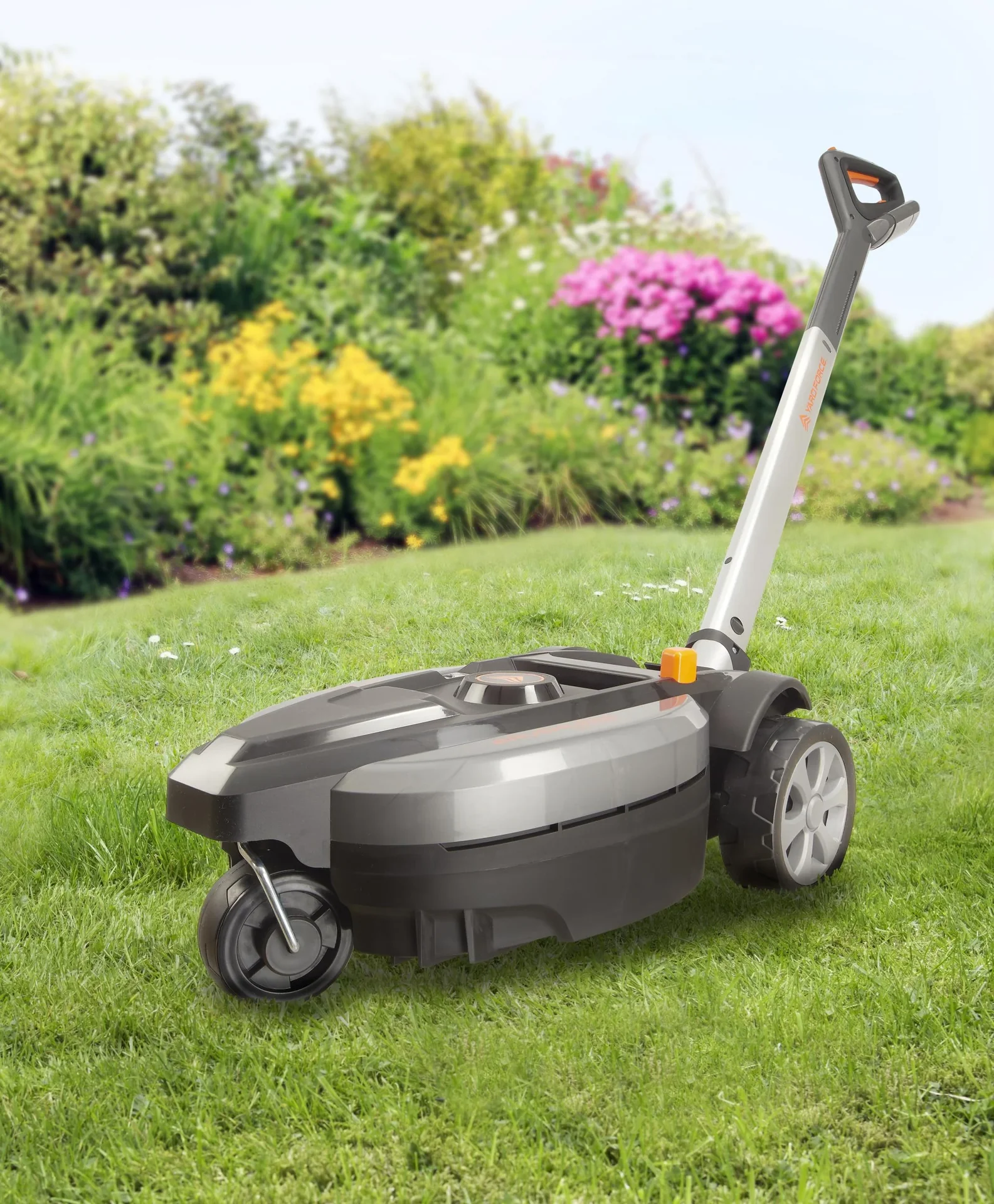 Akku-Rasenmäher, Akku-Grastrimmer und Akku-Heckenschere im Set - 9