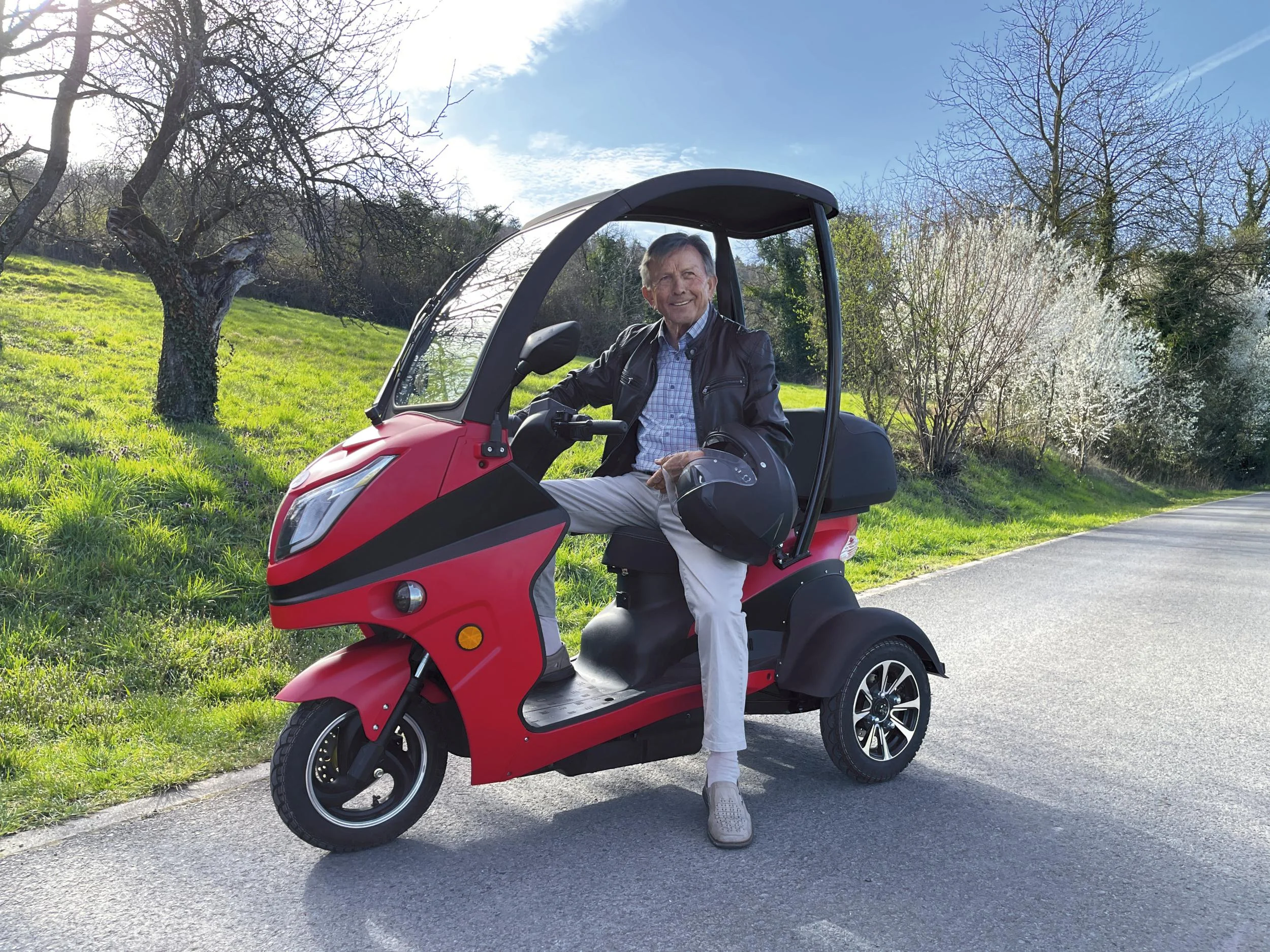 E-Kompaktroller "Lucca Trio" - 40 km/h - Wind und wetterfest, rot - 8