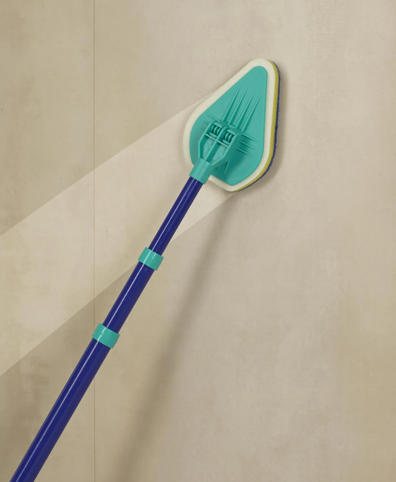 Bad-Wischer, Wischmopp mit Schwammbürste & Teleskopstiel, spezielle Wischform, ausziehbar 45-90 cm - 7