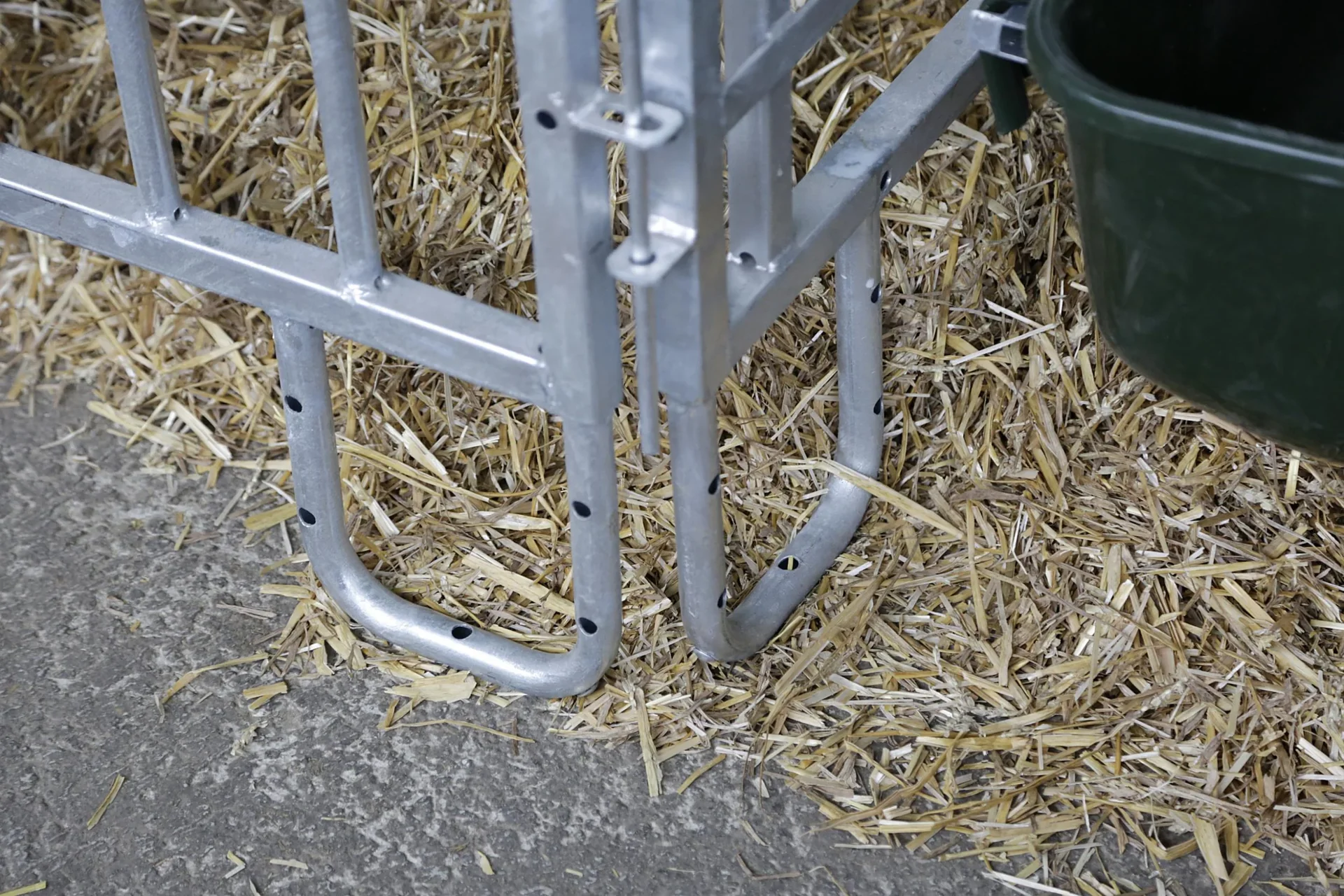 Zaunteil mit Tür und Fressplätzen, kurz, für modulare Zaunaufstallung - 3