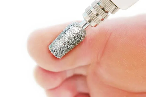 Maniküre/ Pediküre Set mit Netzgerät und verschiedenen Aufsätzen - 0