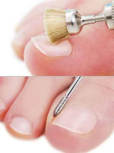 Maniküre/ Pediküre Set mit Netzgerät und verschiedenen Aufsätzen - 1