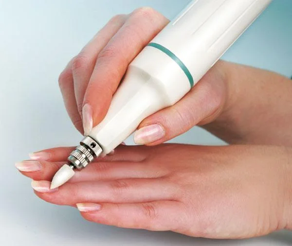 Maniküre/ Pediküre Set mit Netzgerät und verschiedenen Aufsätzen - 4